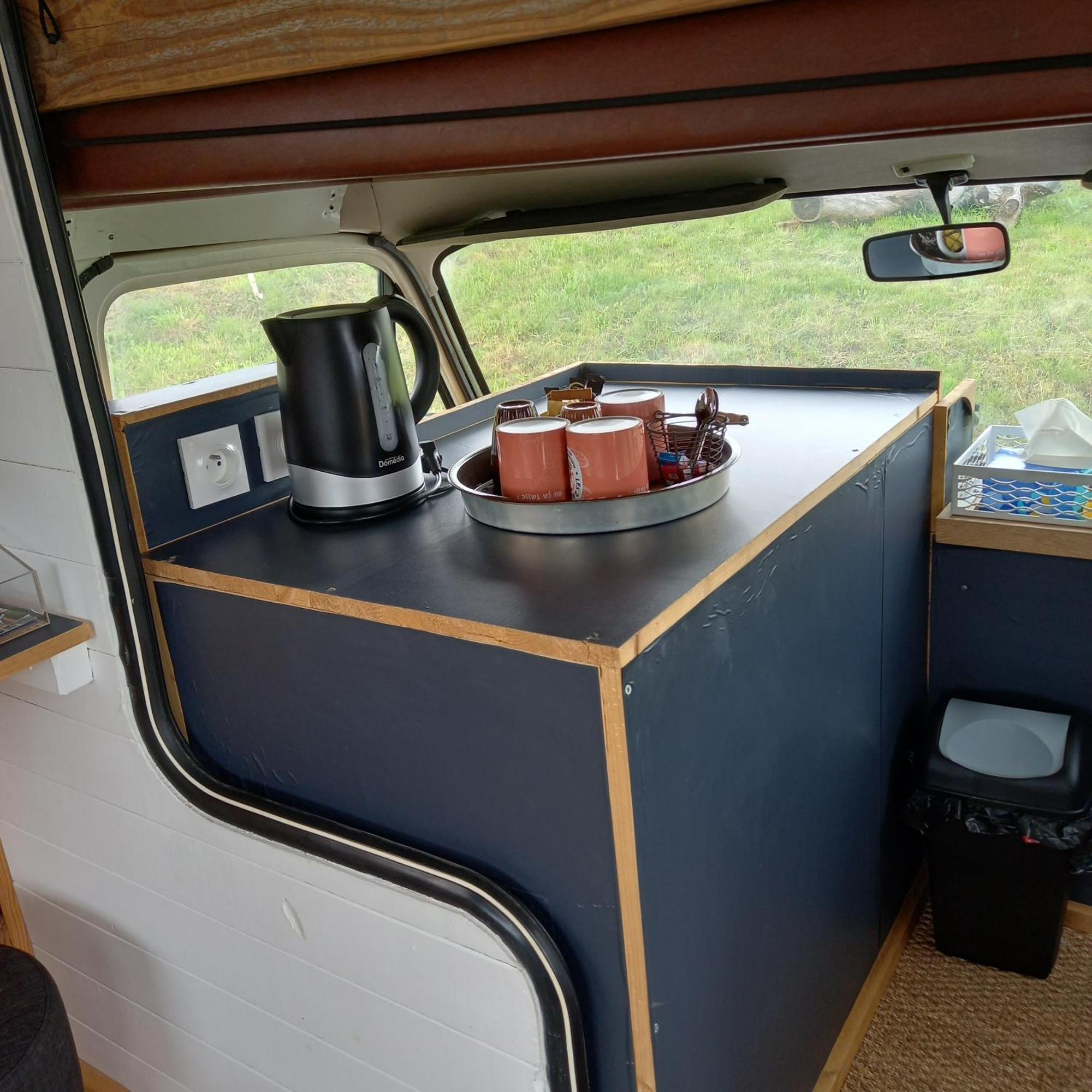 Camping Car Vintage Saint-Barthelemy-le-Plain Экстерьер фото