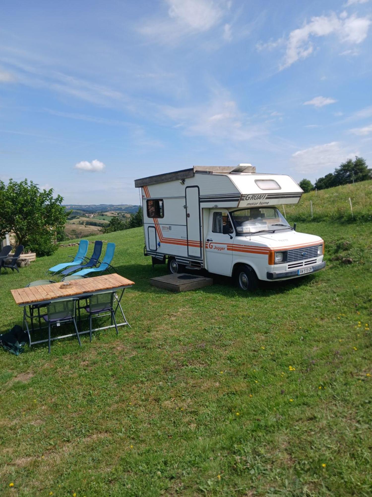 Camping Car Vintage Saint-Barthelemy-le-Plain Экстерьер фото